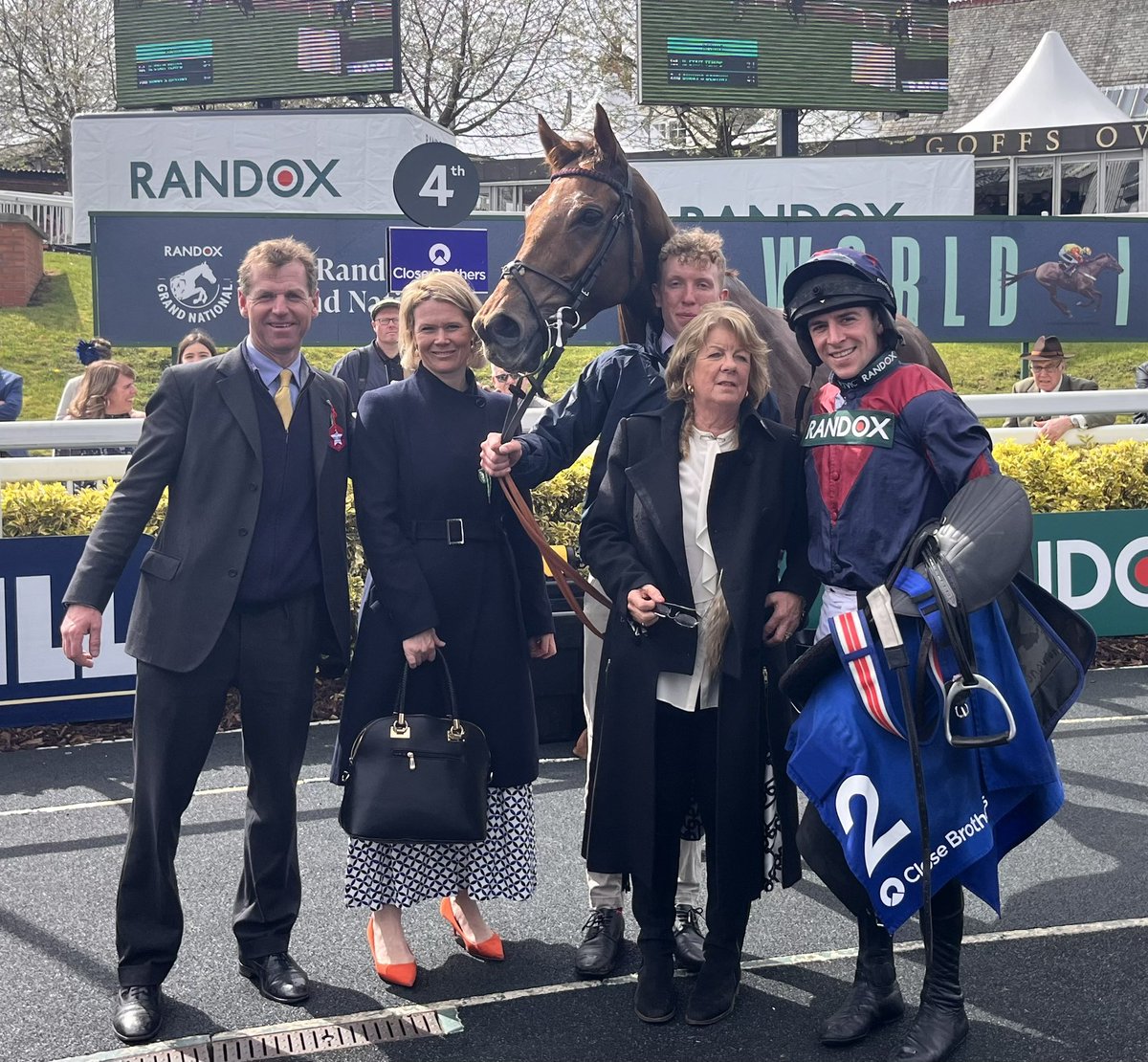 #ColonelHarry is 4th in the #Grade1 Manifesto chase @AintreeRaces and #LaMarquise is 3rd in the #Grade2 Mares bumper. Terrific runs from both under @GavinSheehan92 for @Janeglyndavies & family and @paulstacey_ @katebuckett et al #TopTeam @Alexwalters89 @BetVictor #AintreeFestival