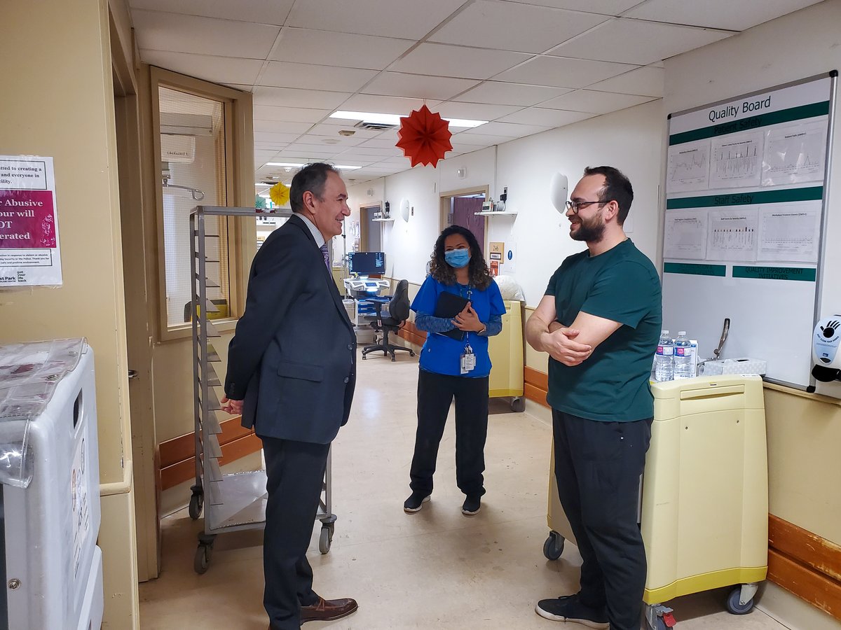 The newest members of #TeamUHN at @westparkhcc are prepping for their move to a new hospital at 170 Emmett Ave! UHN President & CEO Dr. @KevinSmithUHN stopped by to thank the team for their incredible work. We look forward to welcoming patients into the new hospital April 15!