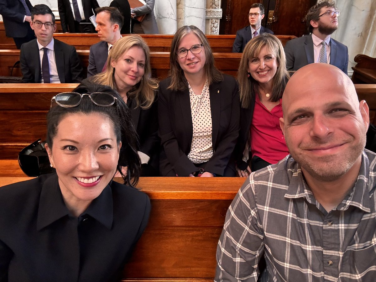 Bay Area @momsdemand volunteers attended the Ninth Circuit Court of Appeals hearing today in SF to show support for upholding #SB2, a law that will keep guns out of sensitive places like parks, hospitals, banks & bars. #CALeg #MomsAreEverywhere @portantino @AGRobBonta @Everytown