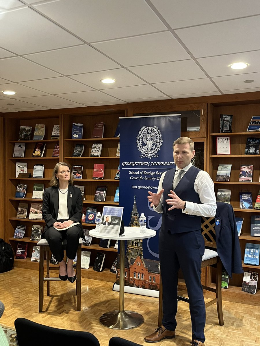 Minister of Defense of #Estonia, @HPevkur speaking at Georgetown University about war in Ukraine: “political will is not enough, we need also political decisions” to support more #Ukraine. Time is of the essence, security of Ukraine, Europe & the U.S are at stake. @GeorgetownCSS