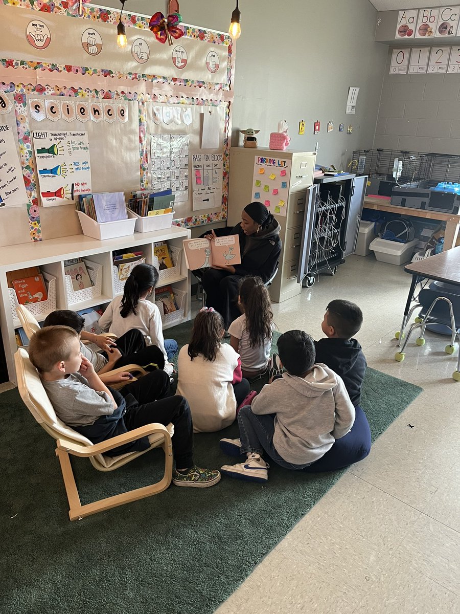 docsmith22's tweet photo. @KCPS_CentralHS Ss enjoyed spending time reading to 1st grade Ss at Trailwoods Elementary. Thank you @MrsEvaMarshall and 1st grade teachers for having us! #kcpsreads https://t.co/b6ej7dbzsy
