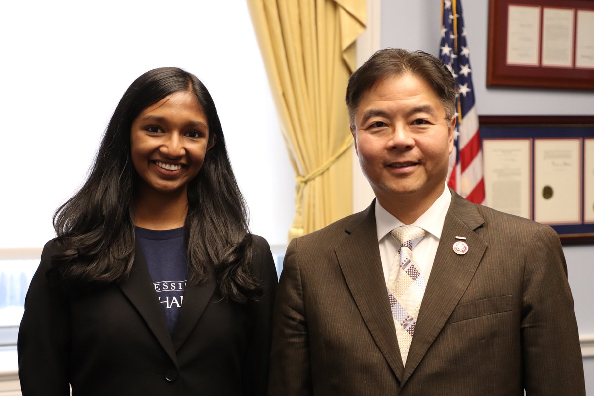 Thrilled to meet with Sarah today, who won our district’s 2024 Congressional App Challenge! Sarah’s original app, Lost It? Loc8 It!, helps blind and visually-impaired individuals interact with their surroundings and find lost items. Can't wait to see what Sarah will do next!