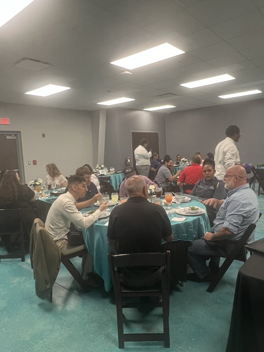 iTech_Glades's tweet photo. Spring Advisory Meeting 2024 at iTECH Glades! A huge shout out to all the advisors who support our programs and to our Culinary students and staff for the awesome meal and service 📣   #itechglades https://t.co/Apq1NmvG02
