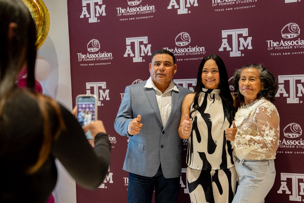 Congratulations to all of our Aggies at the Higher Education Center at McAllen who got their Aggie Rings and celebrated with their families! #BTHO90Hours 👍