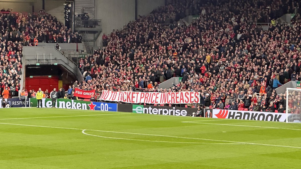 Banner in the KOP tonight #LFC