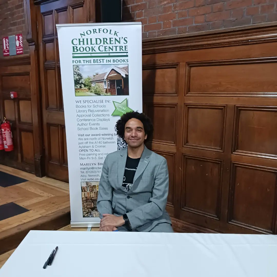 Delighted to have been at @HomertonCollege today to provide the bookshop for @PearceLecture with @JosephACoelho @homlib