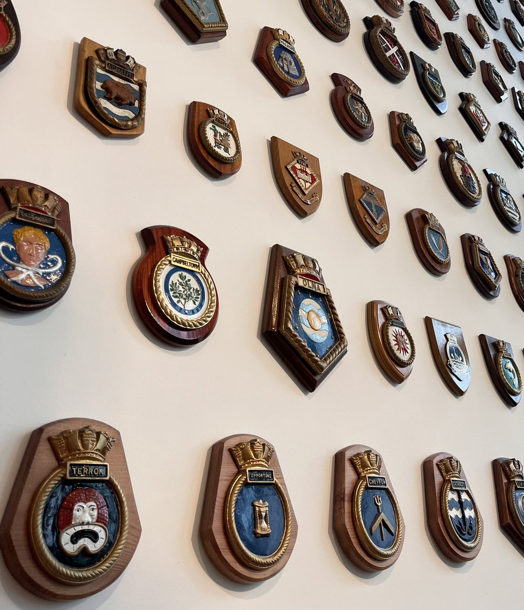 When you’ve helped a few military folk + something new comes along… Ships’ badges - their shapes mean something! • Circular = battleships + battle cruisers • Pentagonal = cruisers • Shield = destroyers • Diamond = all others @theboxplymouth 🙏