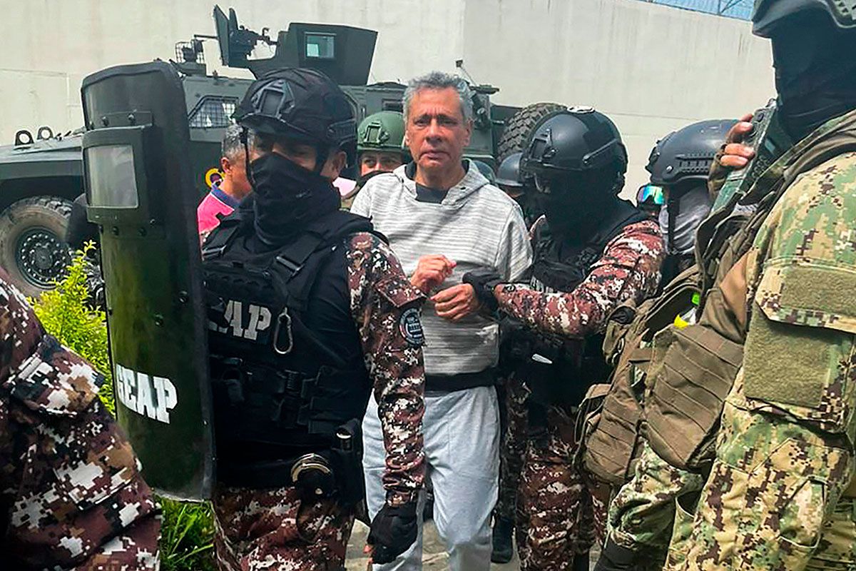 evoespueblo's tweet photo. Nos sumamos a la exigencia de los pueblos latinoamericanos por la libertad de Jorge Glas. Él es un preso político que fue secuestrado estando como asilado en una embajada. Nos preocupa su estado de salud por la violencia de la que fue víctima y por la huelga de hambre que lleva adelante. El directo responsable de su salud, integridad física y de entregarlo sano y salvo a México no es otro que el presidente de Ecuador Daniel Noboa.