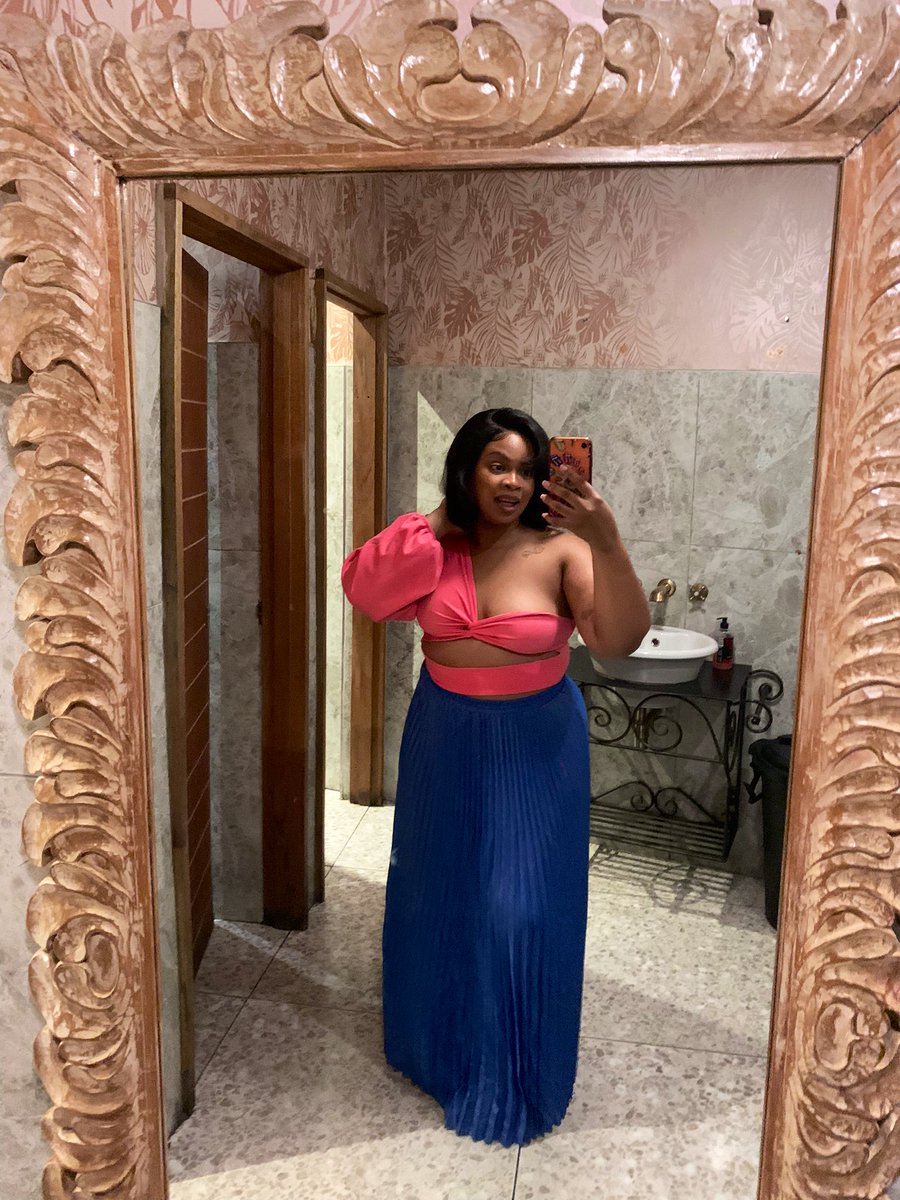 _CookieDough___'s tweet photo. Date night https://t.co/lFHmI1Fkon