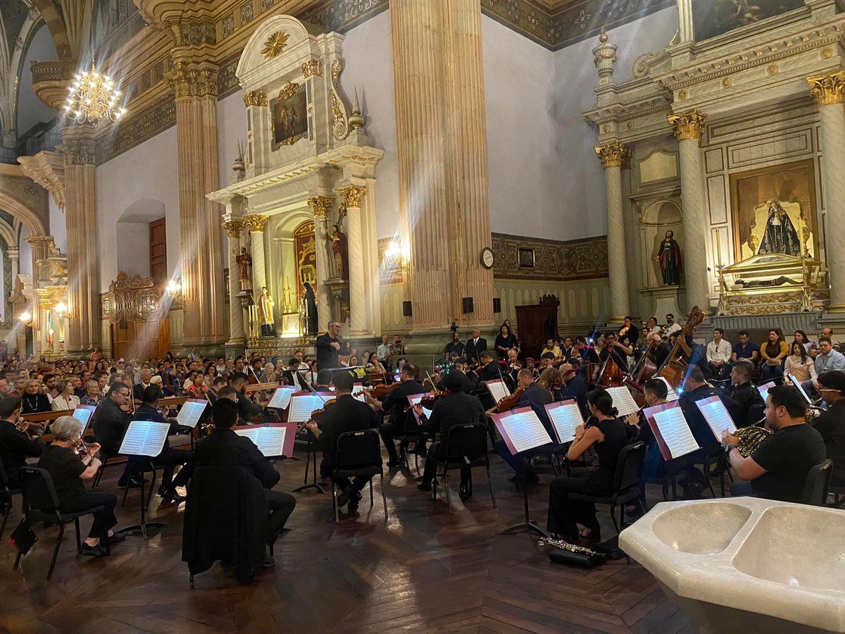 La @FilarmonicaJal está de gira por nuestros municipios. Ayer tuvo una increíble presentación en Lagos de Moreno y hoy, a las 6 p. m., estará en la Parroquia de San José, en el municipio de San Julián. Aquí puedes conocer en qué otros municipios se presentará para que hagas un…