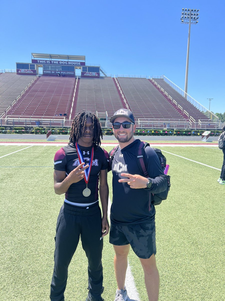 Every school needs guys like @EllisMyers8 After committing for football, he came out to track and competed for @ConsolHS this spring. Just secured 🥈at the area meet and a trip to regionals. @AMCTrackField @ConsolFootball @Consol_Recruits @AMCHSTigerClub