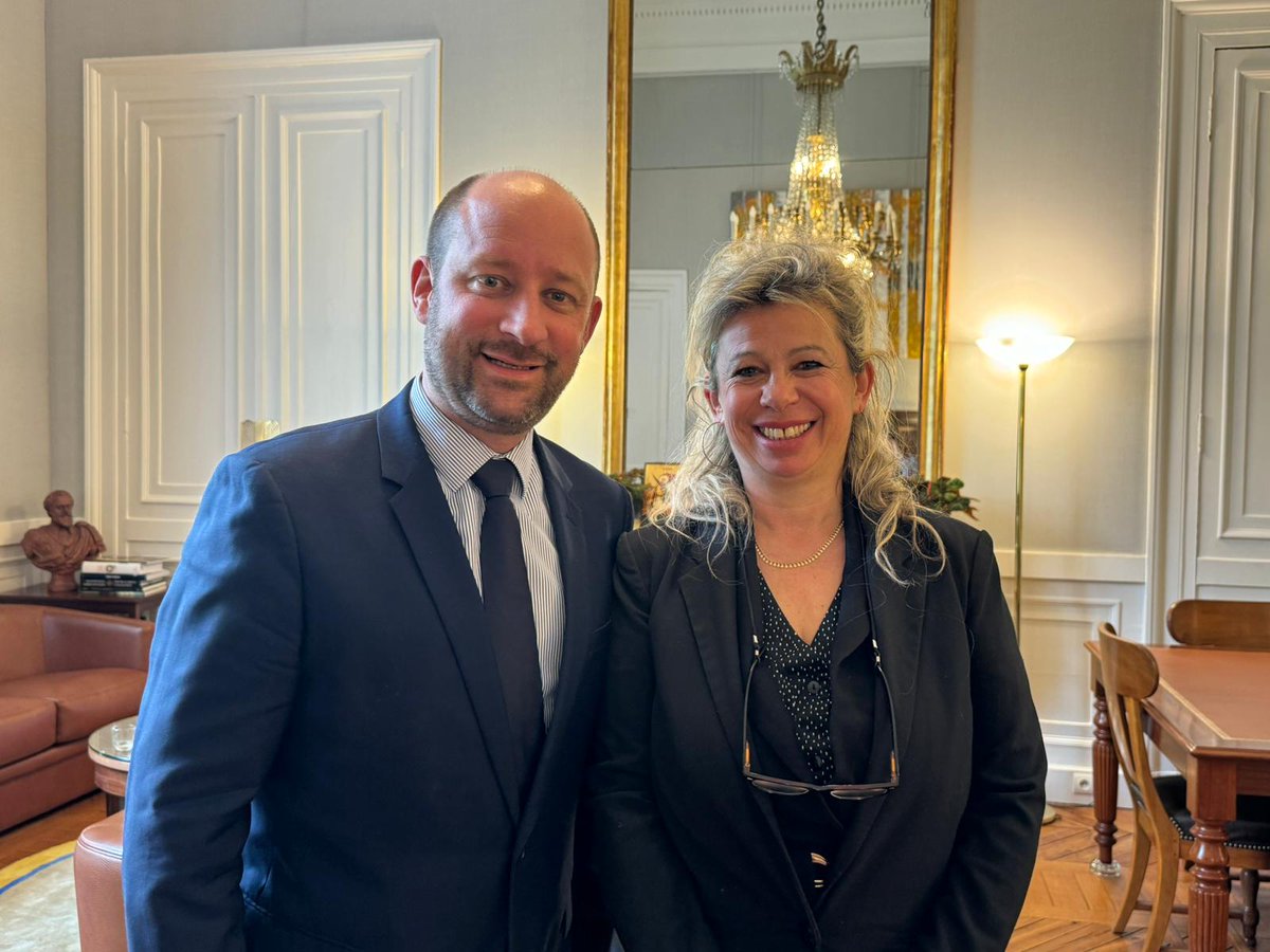 PascaleFressoz's tweet photo. 🏆 #HôteldeLassay : Trophées Eco Actions
#AIODD par @PascaleFressoz était présente ce mardi 9 avril pour féliciter les lauréats lors des riches rencontres avec @RoxaMaracineanu, @YaelBRAUNPIVET, présidente de l'@AssembleeNat, et @loichervepublic, VP du #Senat , parmi d'autres. https://t.co/COqnp13AVg