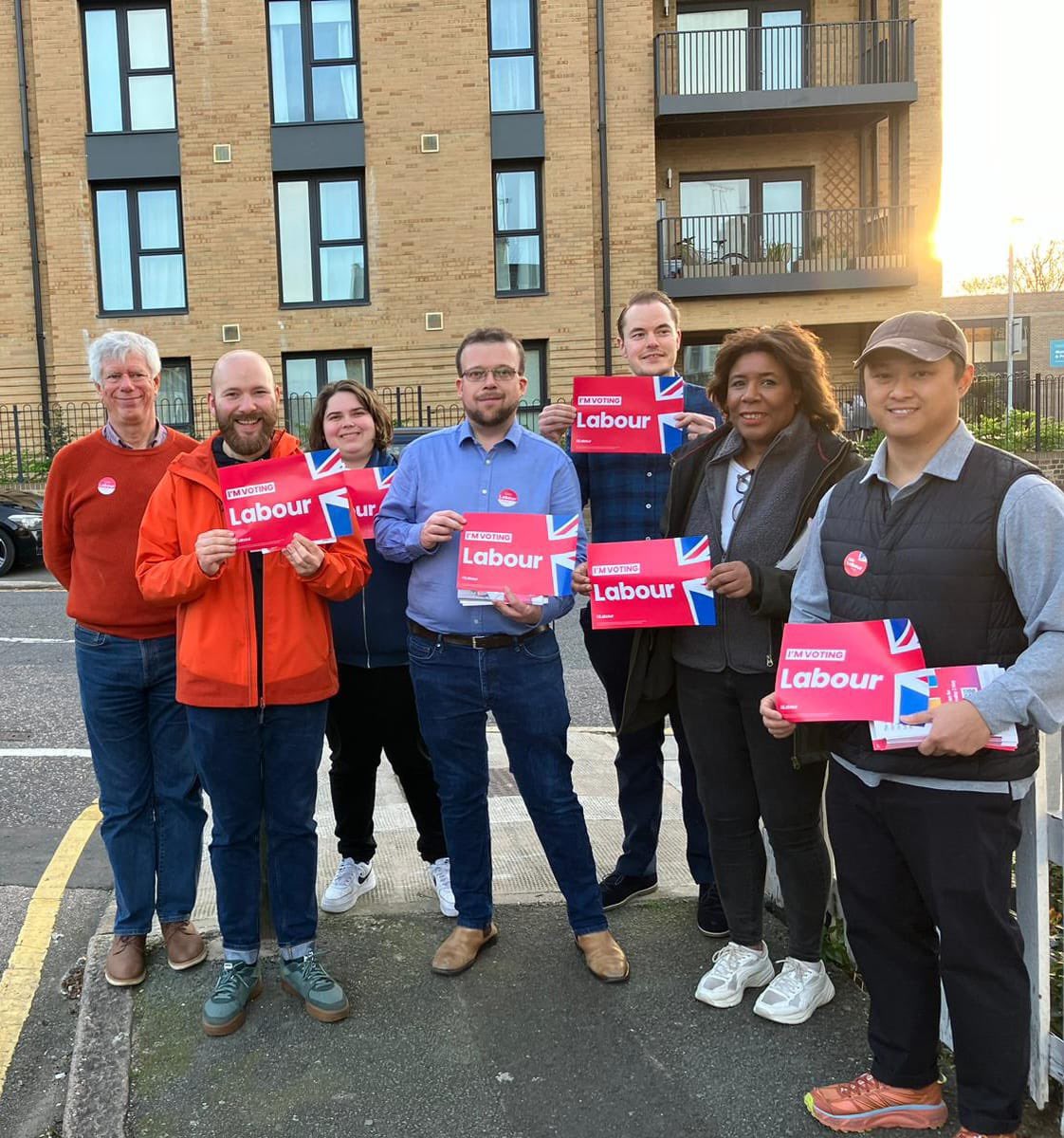 Dream team out in Greenwich Peninsula tonight - lots of support for @Len_Duvall and @SadiqKhan on the doorstep. Remember to bring photo ID 🪪 and use all three votes for @UKLabour on 2nd May 🗳️🌹