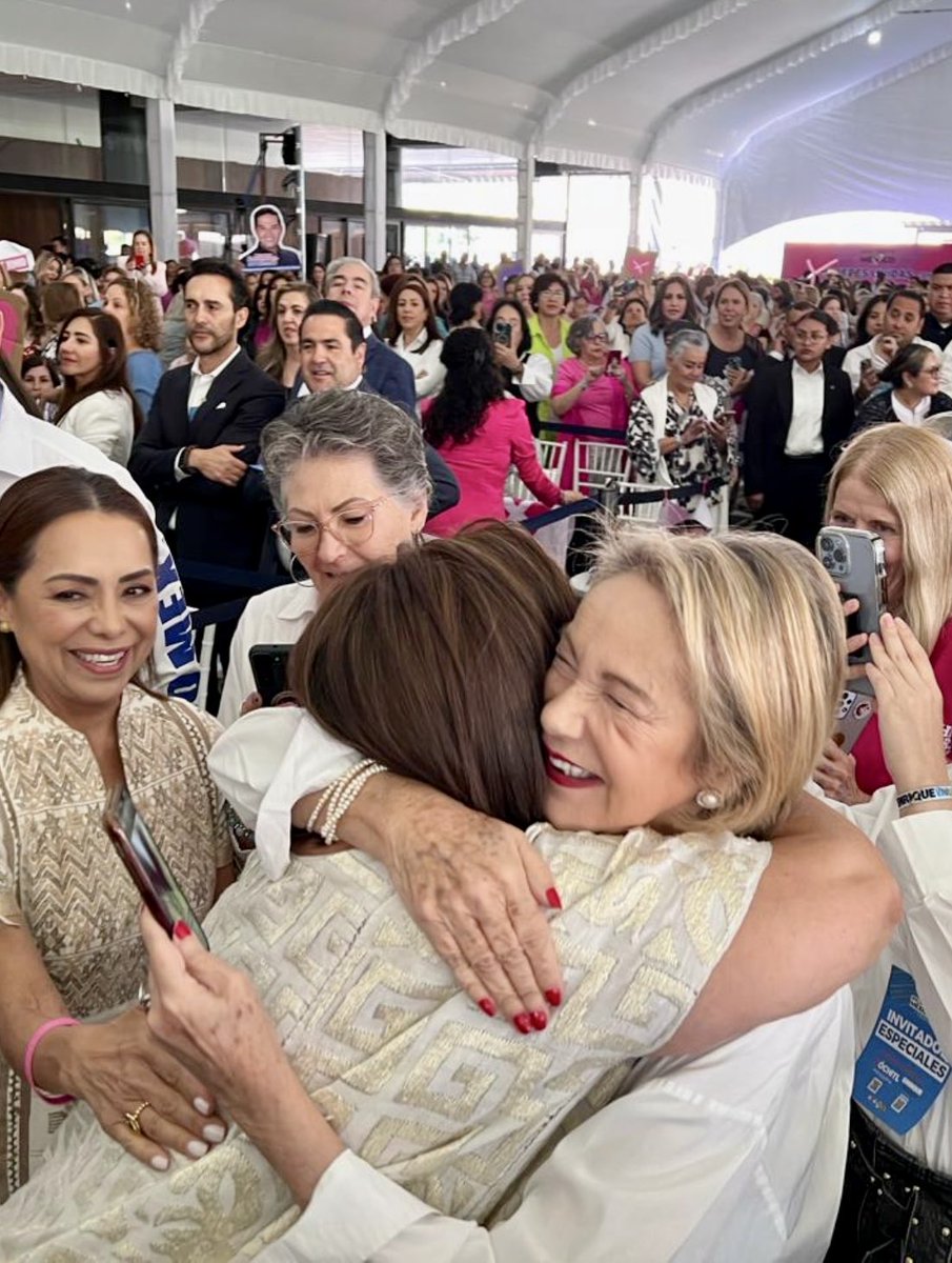 ¡Bendito desplegado! Concluyo entonces que Claudia Sheinbaum no ganó el debate por el simple hecho de su falta de empatía con la ciudadanía. Ojalá que todos los días hasta el 2 de junio se publicaran este tipo de protestas. ¡Salgamos a votar, salgamos a votar, salgamos a votar!