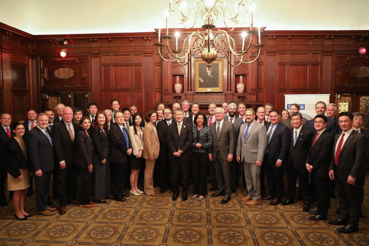 SIA was pleased to meet this week with leaders from the U.S. government—including Senate Majority Leader @SenSchumer and Commerce @SecRaimondo—and Japanese suppliers to the #semiconductor industry to discuss continued chip industry collaboration between the U.S. and Japan.