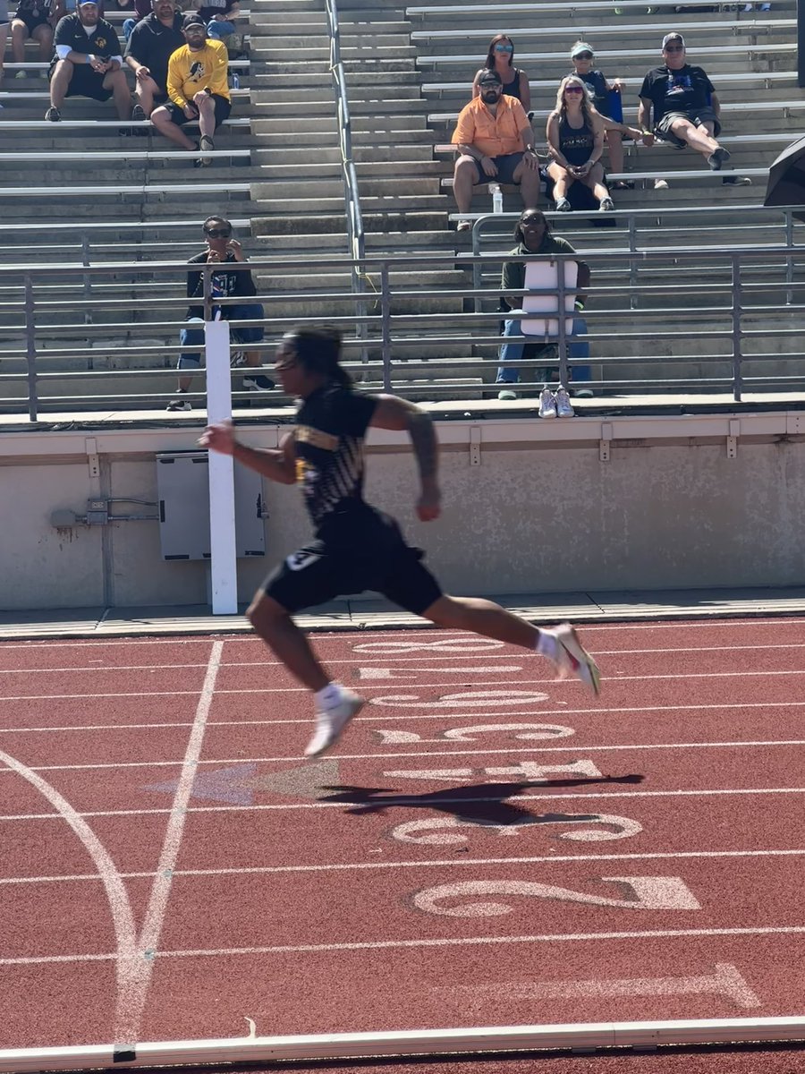 Coach_Cluley's tweet image. 10.35 for @dylanb903 - Area Champ!! When you are alone at the finish in the 100 you are MOVIN!