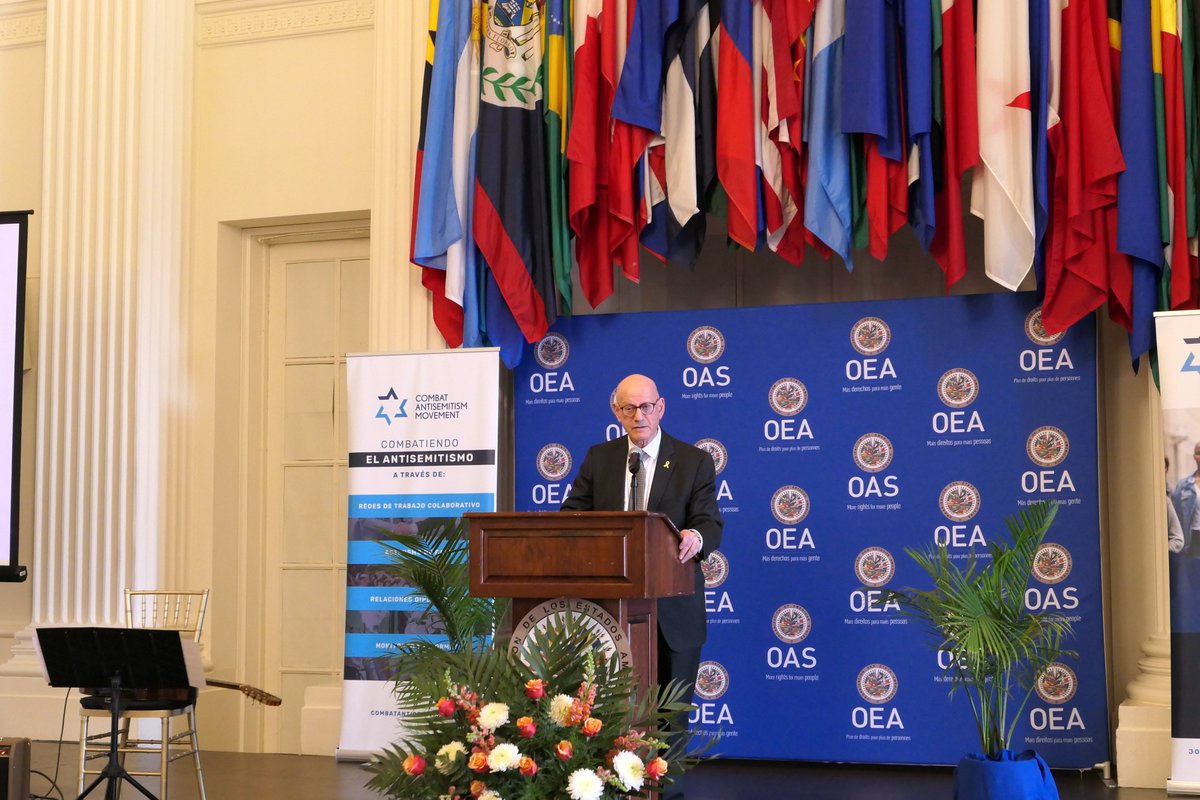 At an event today, B'nai B'rith & @CombatASemitism honored OAS SG Luis Almagro for his dedication to fighting anti-Jewish hatred. 'SG Almagro's determination to speak out quickly...every time he witnessed anti-Semitism is something we deeply value,' said our CEO Dan Mariaschin.