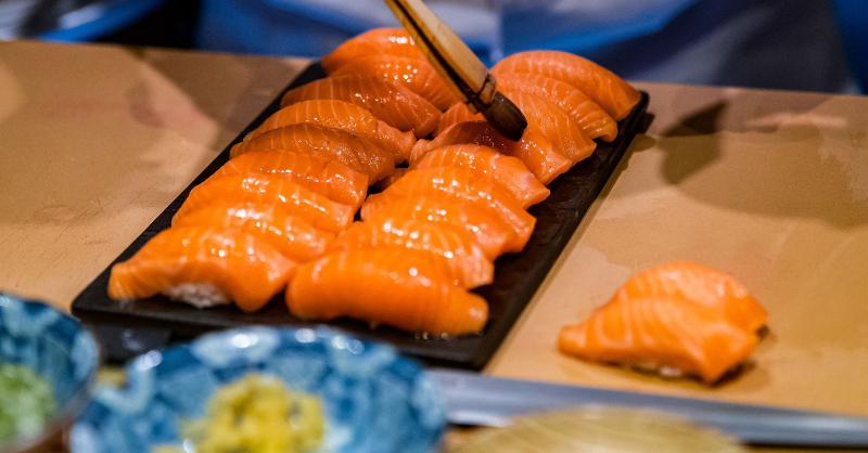 SelectCard's tweet photo. Partner Highlight: Sushi Suite 202 is an experience unlike any other in Chicago. Located in an unmarked hotel room, this speakeasy-style dining serves delicious sushi prepared by a private chef. #SelectCard #Chicago