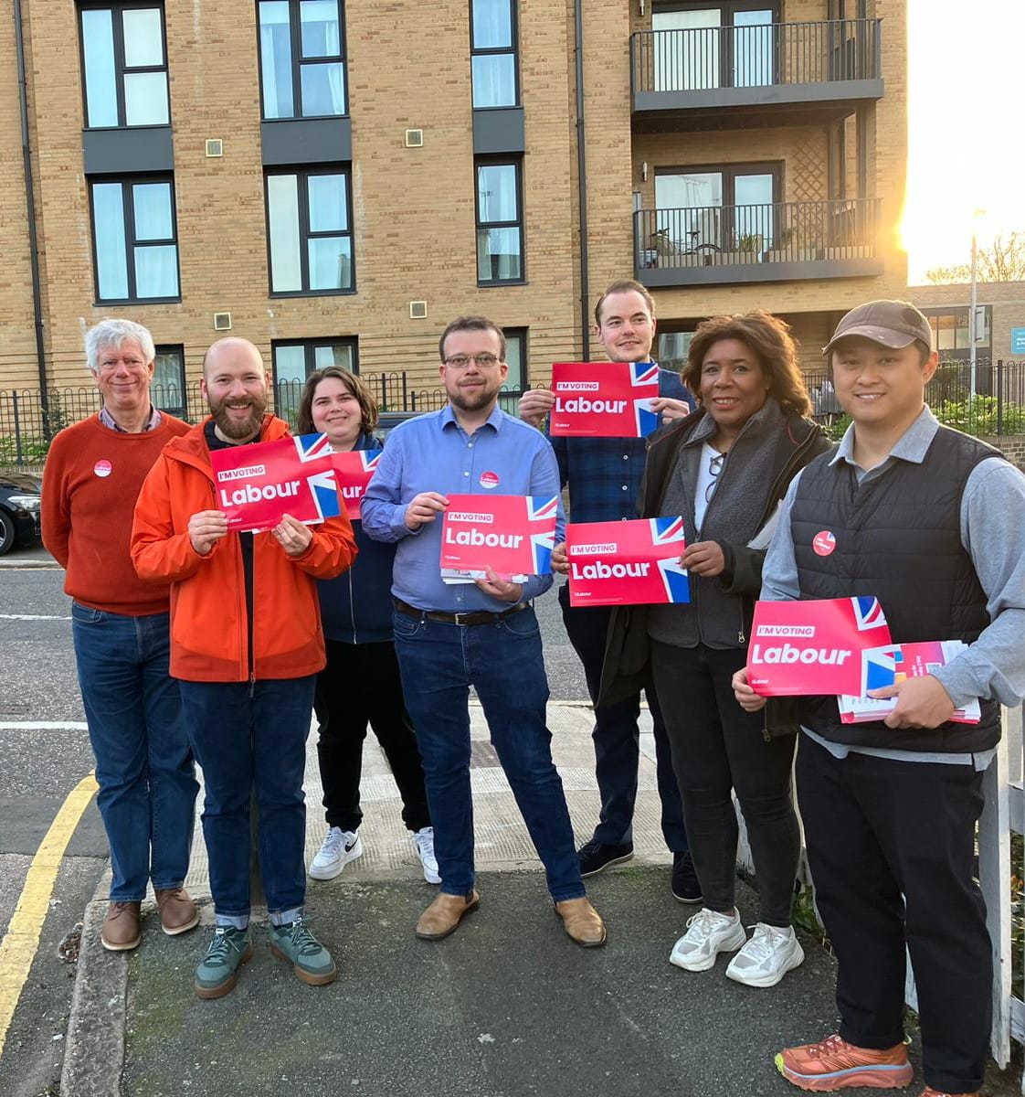 Great Peninsula team out this evening in Charlton part of our ward for @SadiqKhan @Len_Duvall @UKLabour with @dscottmcdonald @Will_nicholas - very encouraging response.