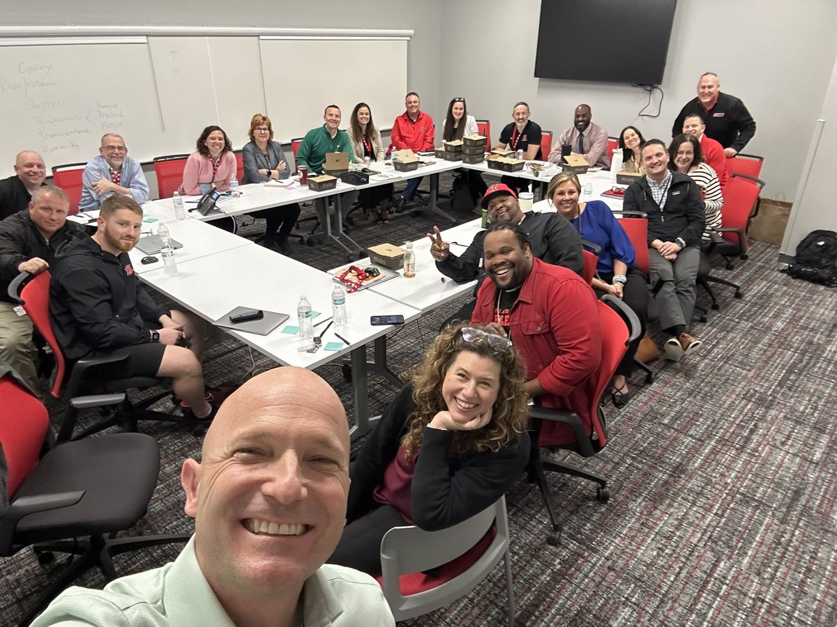 What a great way to end 2 days with @IHSchools meeting with the entire leadership team. Excited to be back in the fall #digilead #disruptivethink