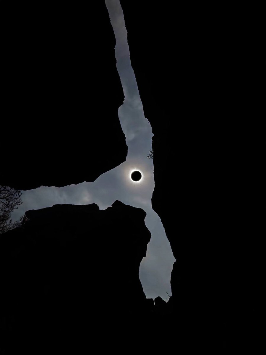Well this is SO COOL!!

This was Monday's eclipse as viewed from inside a cave in the Ozark National Forest! 

Thanks to Joshua Kwekel for sending to us! #eclipse #eclipse2024 #arwx <a href="/natwxdesk/">The National Weather Desk</a>