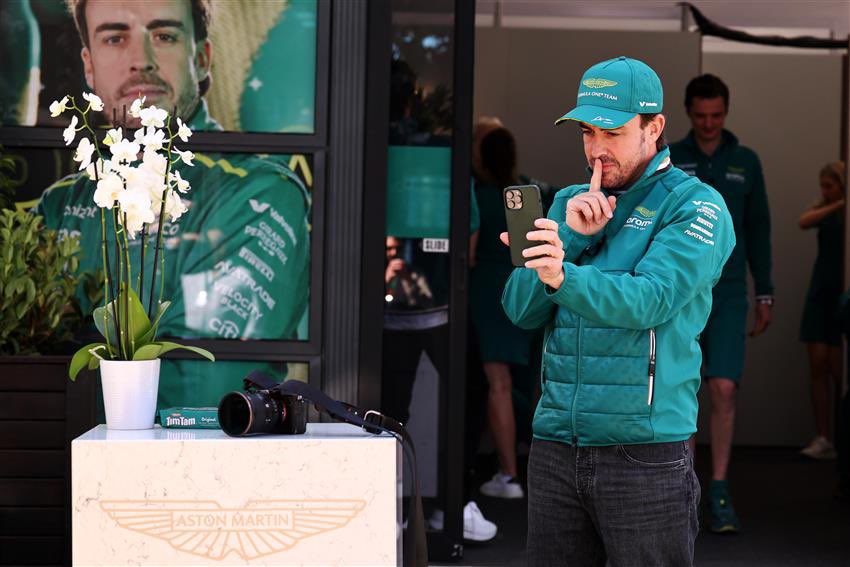 🚨 Alonso: 'Respiro F1, vivo para la F1, me entreno para estar en forma para conducir F1, como para estar en forma para conducir F1.' 'No seré feliz sentado en casa viendo la F1 porque en este momento todavía siento que debería estar allí'. [@BBCF1]