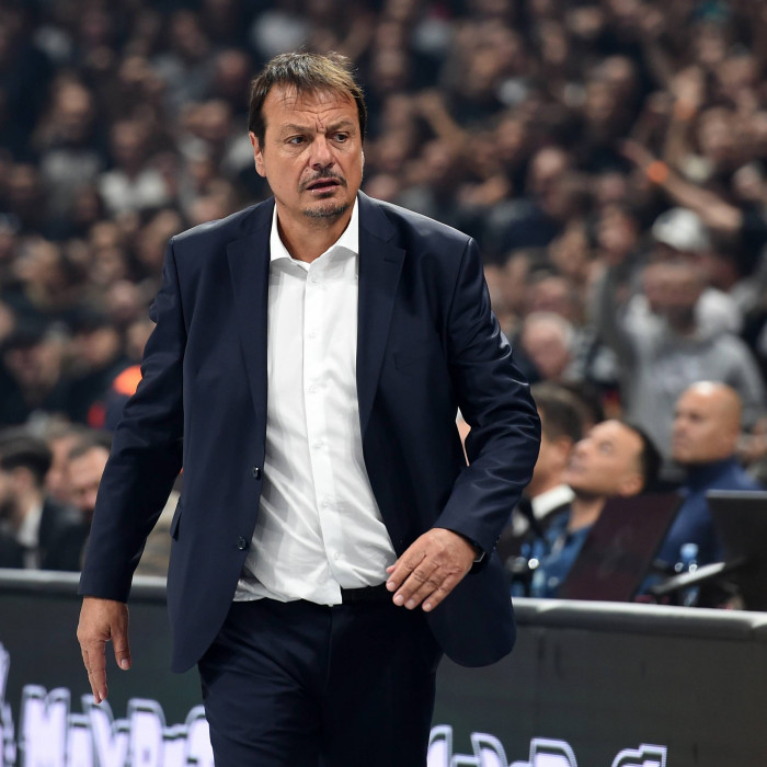 Ο τρόπος του Αταμάν είναι "ξένος" στο εδώ μέσο μάτι, από την αισθητική μέχρι και την προσέγγιση των πραγμάτων

Ωστόσο, δεν υπάρχει άλλος κόουτς που θα πάρει μια ομάδα 11 νέων παιχτών και θα την πάει 2η στην πρώτη χρονιά 

Ήταν όντως ΑΥΤΌΣ που ο #paobc χρειαζόταν

<a href="/TheHateful8_gr/">The Hateful 8</a>