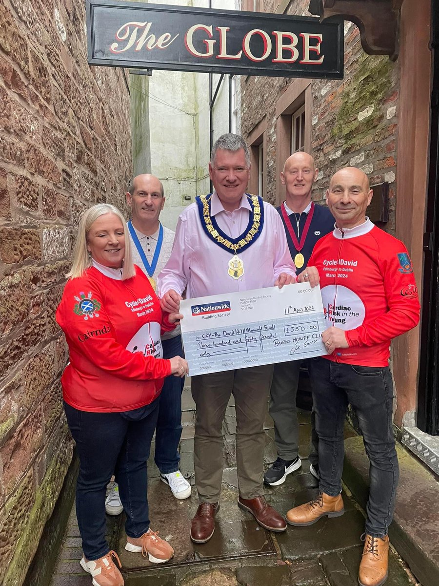Delighted to have been invited to Burns Howff Club Dumfries to be presented with a cheque for @CRY_UK 
#12aweek #rabbie #robertburns @rodgerphhill 

“If there’s another world, he lives in bliss; If there is none, he made the best of this.” Robert Burns