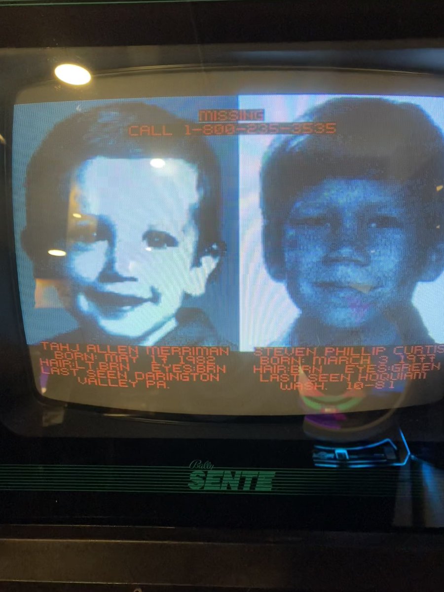This arcade cabinet had missing kids on it lol