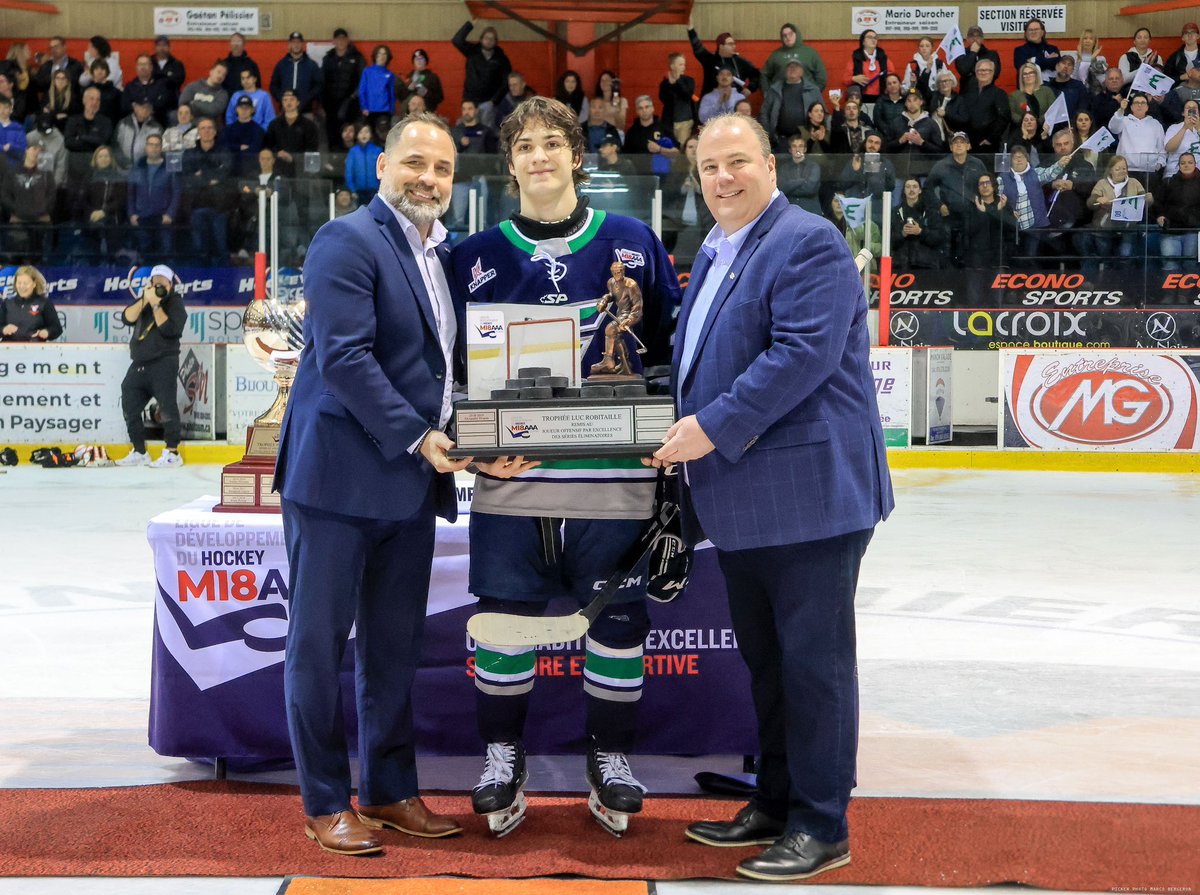 LHM18AAAQ's tweet photo. Au terme des séries qui se sont conclues mercredi soir, Chad Lygitsakos des @EstacadesMAAA a mis la main sur le Trophée Luc Robitaille (meilleur joueur offensif des séries).

Félicitations Chad! 👏

#sériesm18aaa #lhm18aaaq https://t.co/1bif1i4Lts