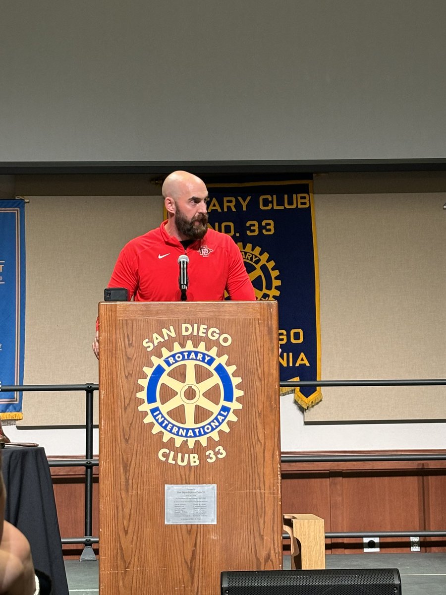 It was nice to have @TheHC_CoachLew speak with the San Diego Rotary Club 33 today! #ServiceOverSelf is a mantra for both Rotary and Aztec Football!