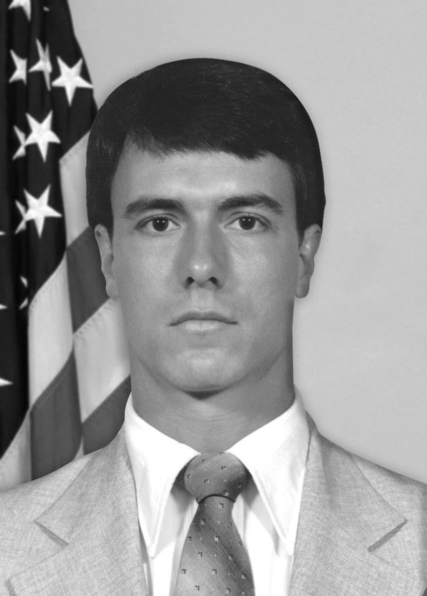 #FBI New York remembers Special Agent Jerry Dove, who was killed in a gun battle with two robbery suspects in Miami, Florida on April 11, 1986. #FBIWallofHonor fbi.gov/history/wall-o…