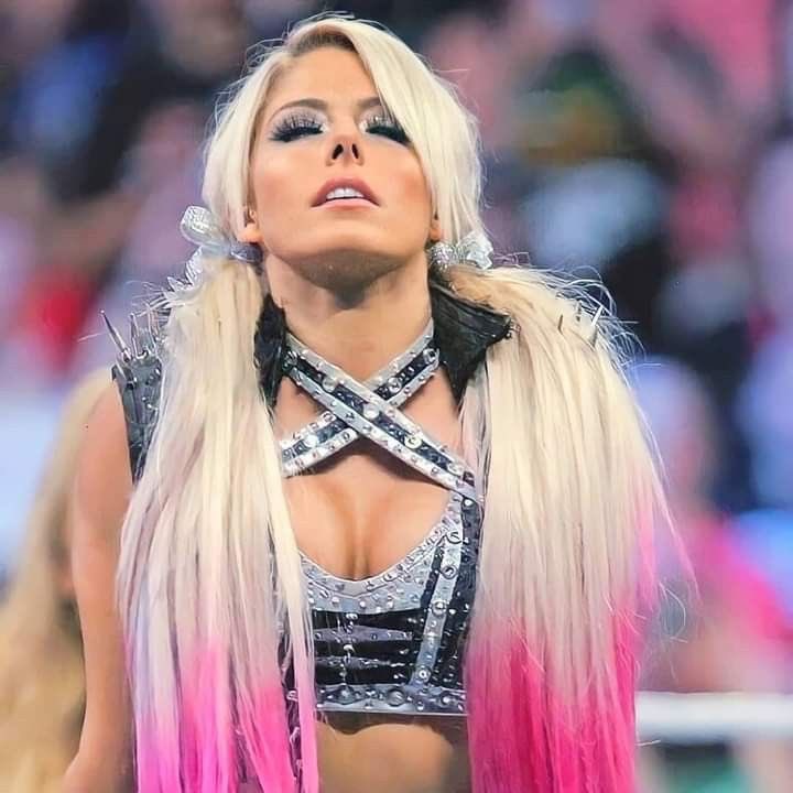 ikooasis's tweet photo. #alexabliss I’m back who miss me https://t.co/IYe3w3pu4X