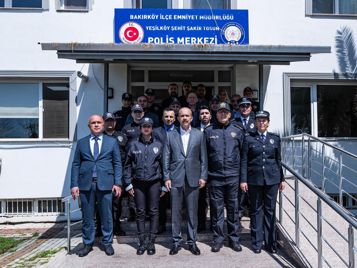 İl Emniyet Müdürümüz Sayın @ZaferAktas3310 , Ramazan Bayramı’nın ikinci gününde Yeşilköy Şehit Şakir Tosun Polis Merkezini ziyaret ederek meslektaşlarımızla bayramlaştı.