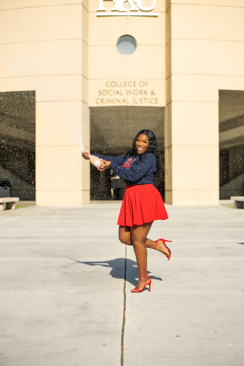 queen_wids's tweet photo. #MSW
#Masters2024
#MastersInSocialWork
#FutureTherapist
#Graduation https://t.co/Xhm1tb5eaL