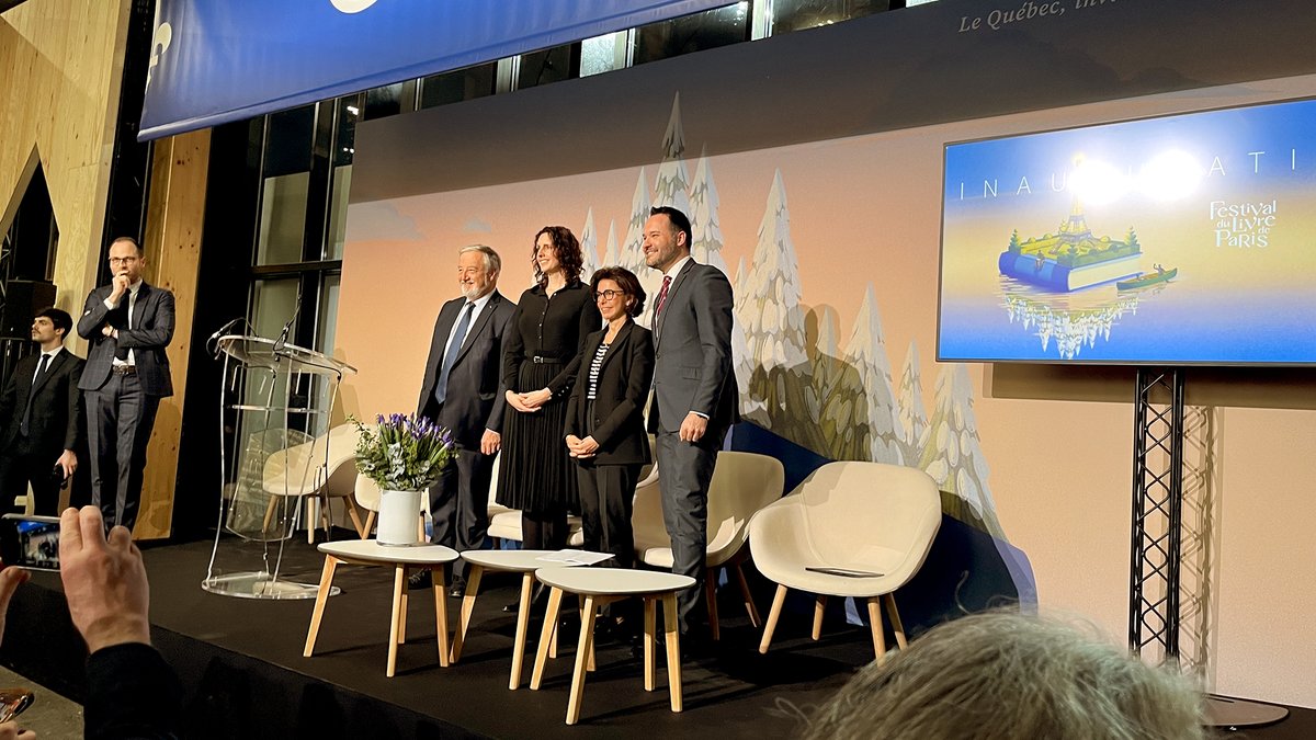 #FLP2024 - Le ministre de la Culture, @lacombemathieu, et son homologue 🇫🇷, @datirachida, dévoilent le Pavillon du #Québec au cœur du @festival_livre. Un espace pour découvrir les auteurs et la richesse de la littérature québécoise. Le programme ⤵️ bit.ly/FLP2024-LesLet…