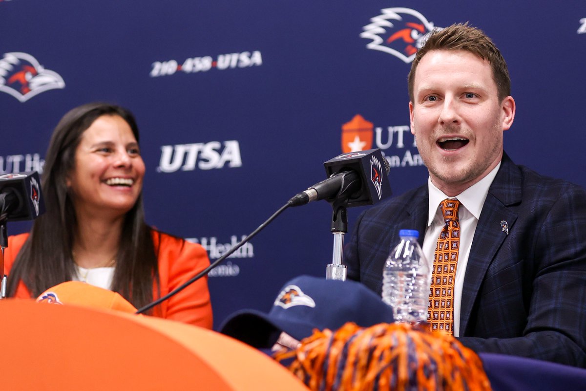 UTSA Vice President for Intercollegiate Athletics Lisa Campos introduces the new UTSA men’s basketball coach Austin Claunch during a press conference this afternoon. You can read more about his introduction from @GregLuca at @ExpressNews.