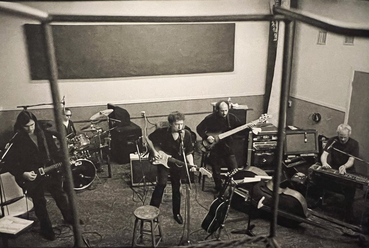 Bob Dylan rehearses with the band, 1999. 📸: Gilles Peress. #BobDylan #Dylan