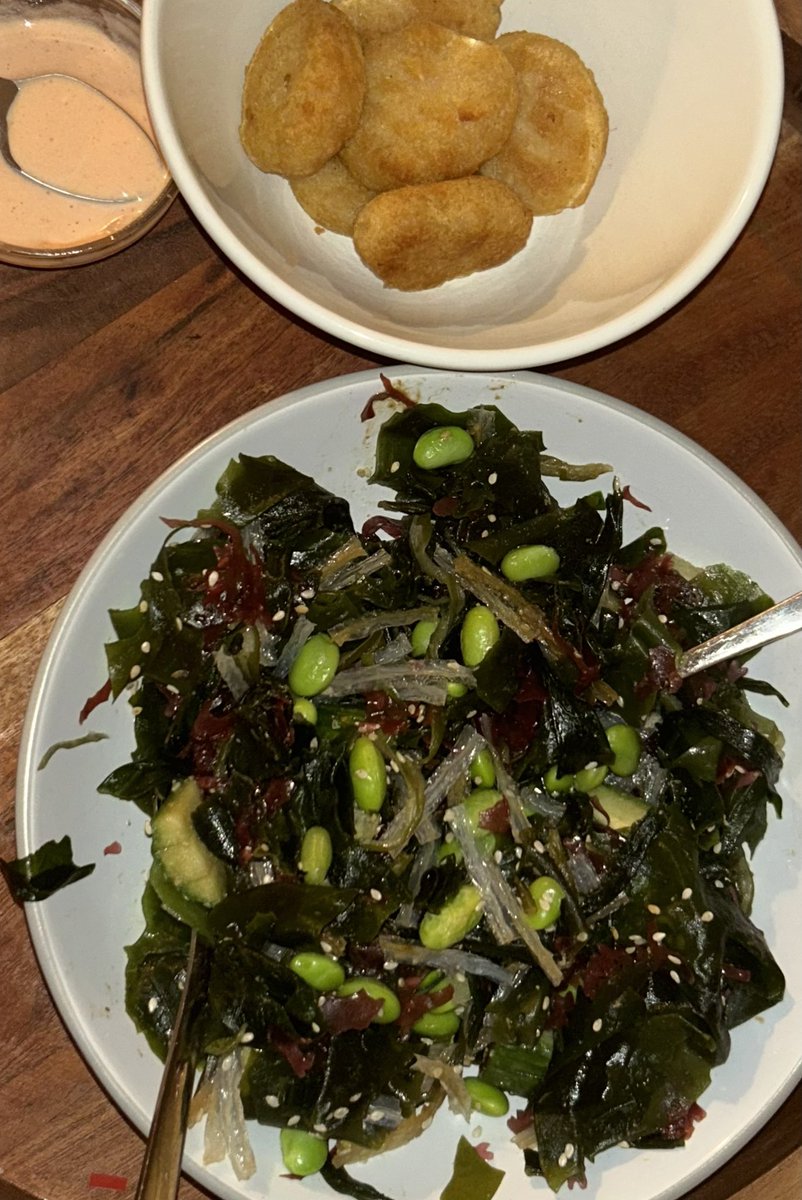 A balanced (desperate) meal: vegan nuggets and seaweed salad