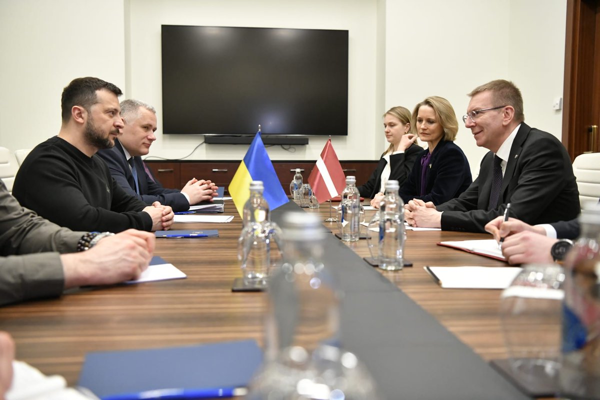 On #3seaseu Summit day 🇱🇻🇺🇦 Presidents @edgarsrinkevics @ZelenskyyUa signed Long Term Support and Security Commitment Agreement. Also Transport Minister @Briskens and big 🇱🇻 delegation at Business Forum. Great 🇱🇹hosts President @GitanasNauseda #Vilnius.