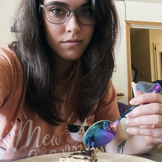 Cheesecake. :3 That's it, that's the post. https://t.co/bq3DTjvSe9<a href="/tag/nationallinemanappreciationday"class="tags"><span>#nationallinemanappreciationday</span></a>