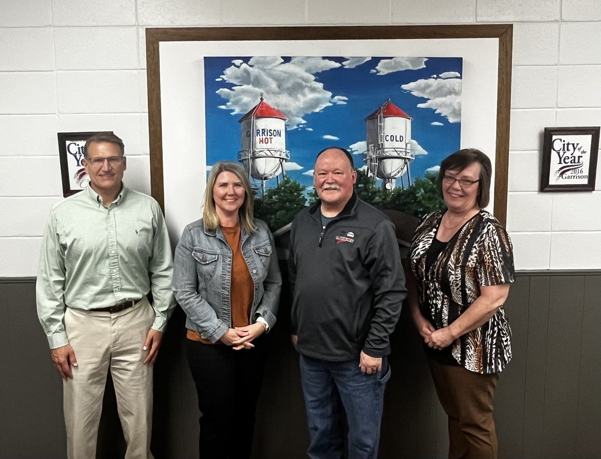 RD_NorthDakota's tweet photo. Great day with the good folks of #GarrisonND! We learned so much about the community from GAIA, the Chamber, city & non-profit leaders, & small businesses, & we celebrated a @usdaRD grant that helped Krause’s SuperValu upgrade HVAC & refrigeration at the local grocery store. https://t.co/p0VWKGecLO