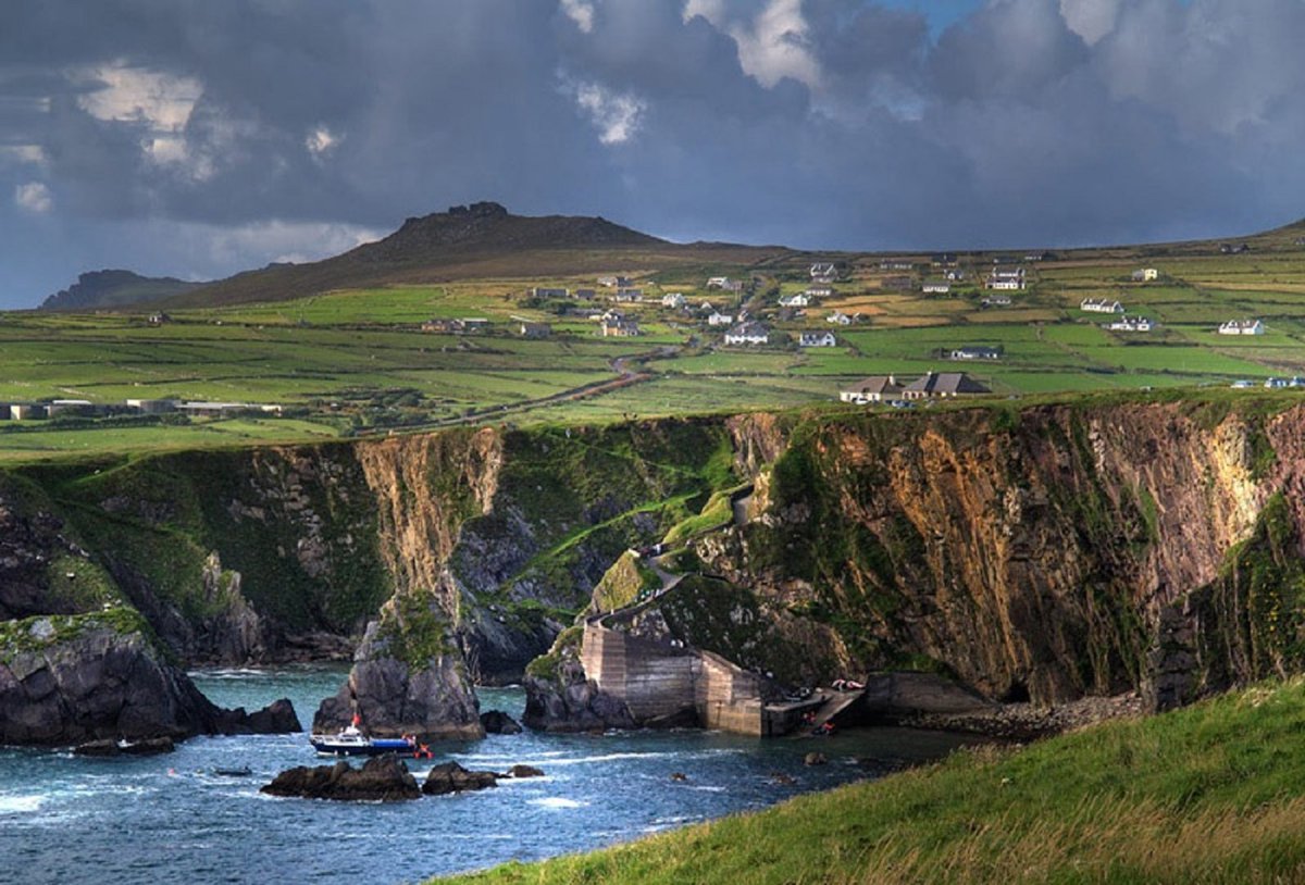 A beautiful place to enjoy the Wild Atlantic Way. Slea Head on the Dingle Peninsula, Ireland. NMP.