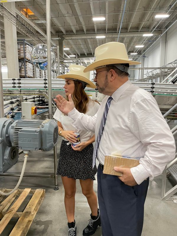 BobGOYA1's tweet image. .@Goya remains committed to supporting its employees during these challenging times, providing them with the support they need to thrive. From our factory in Houston, I'm reminded of our dedicated team's efforts, reinforcing our commitment to their well-being.

#LeadWithFaith