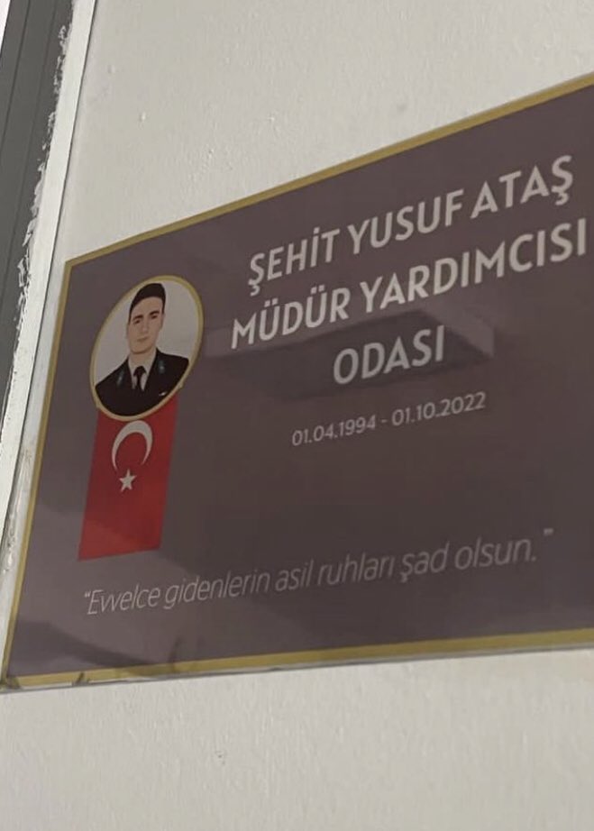 Burası, Karaman Ermenek Uysal Hasan Kalan Fen Lisesi. Öğrenci kardeşlerimiz okullarındaki sınıflara ve odalara Şehitlerimizin isimlerini vermişler. Kıymetli kardeşlerimizin yüreklerine sağlık. “Evvelce gidenlerin asil ruhları şad olsun.”