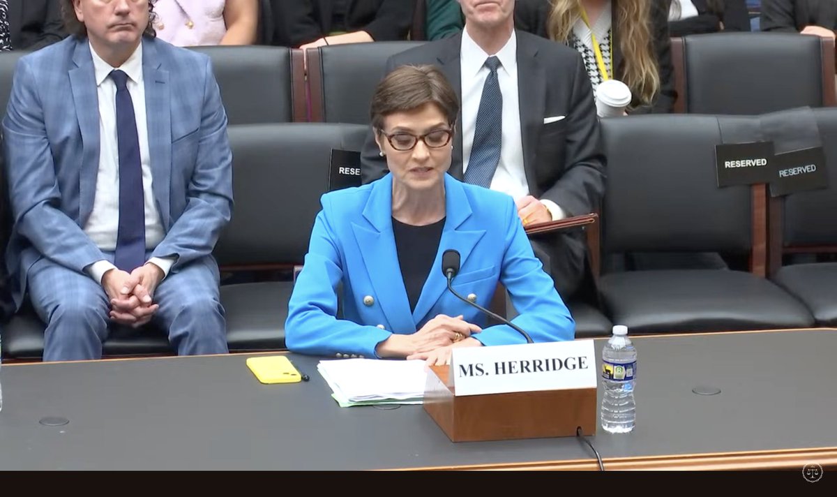 We urge the U.S. Senate to pass the #PRESSAct, which would create a necessary federal shield law for reporters.

Listen to veteran reporter @C__Herridge and the @knightcolumbia's Nadine Farid Johnson discuss the impact of this bill on journalists, their sources, and the public's…