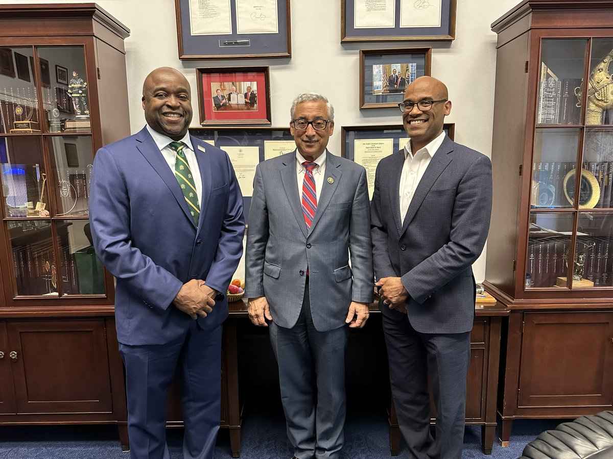 Had a good meeting with @GMUPres Dr. Gregory Washington and Dr. Andre Marshall, the Vice President for Research, Innovation and Economic Development and President of the @GeorgeMasonU Research Foundation.