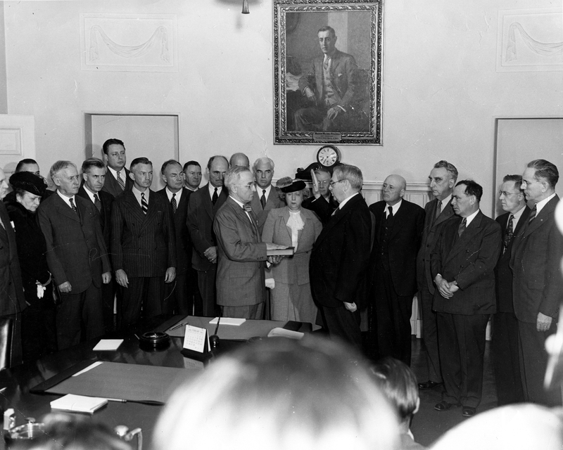 #OTD in 1945, President Franklin D. Roosevelt died and Harry S. Truman was sworn in as President at 7:09 p.m. This photo shows the swearing-in ceremony and many of the Cabinet officers and others present. catalog.archives.gov/id/338954914