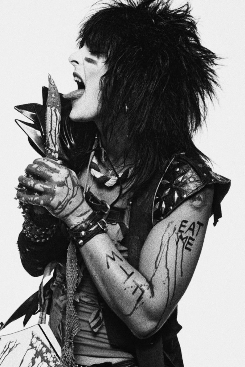 Black and white picture, i like it.🖤🖤 @NikkiSixx