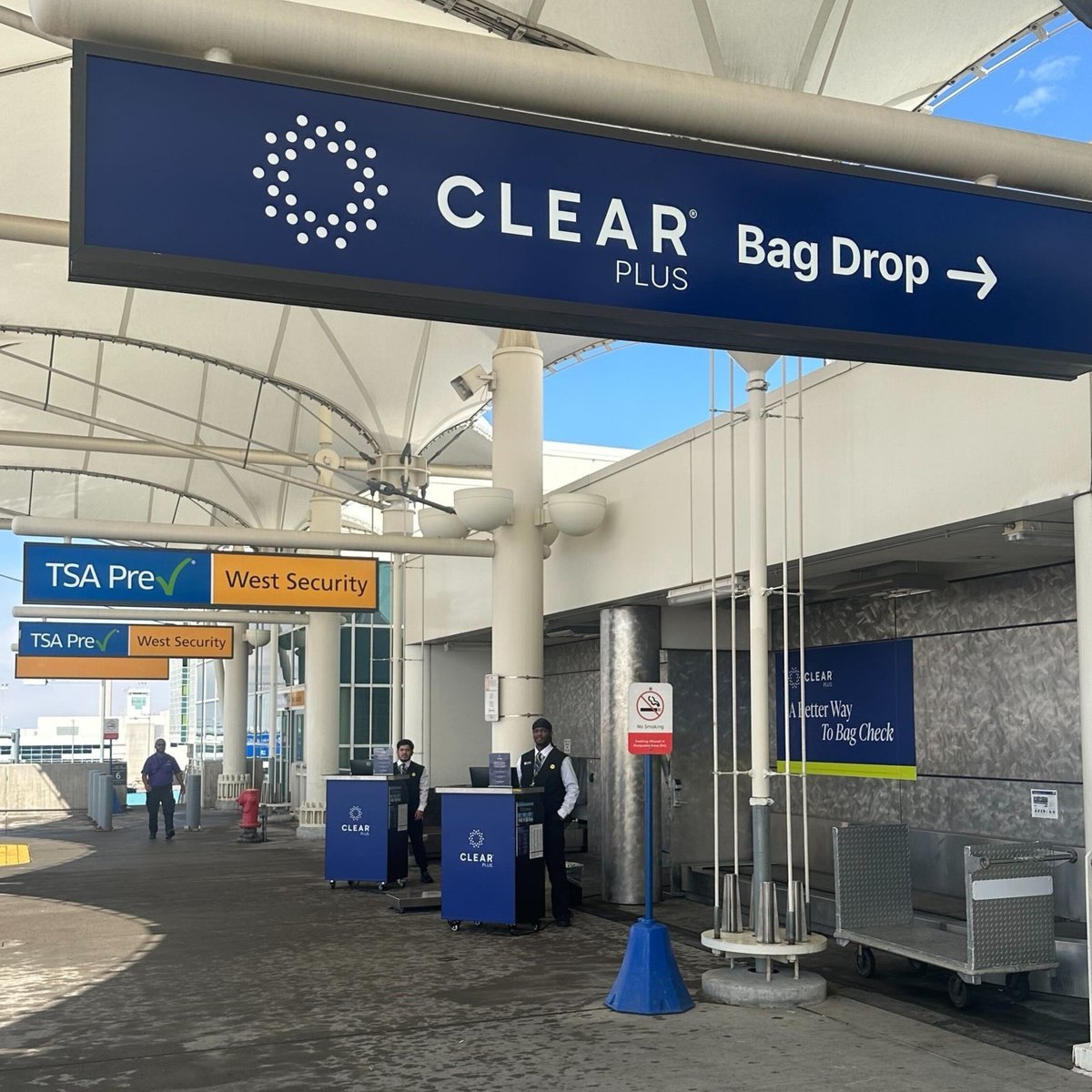 🧳BIG NEWS🧳 Traveling just got much easier at DEN! CLEAR Plus Members can now check in their luggage curbside! 🛄 Arrive at least one hour before your flight, and we will get you on your way. Save even more time by pre-registering online: bit.ly/3xEZX65